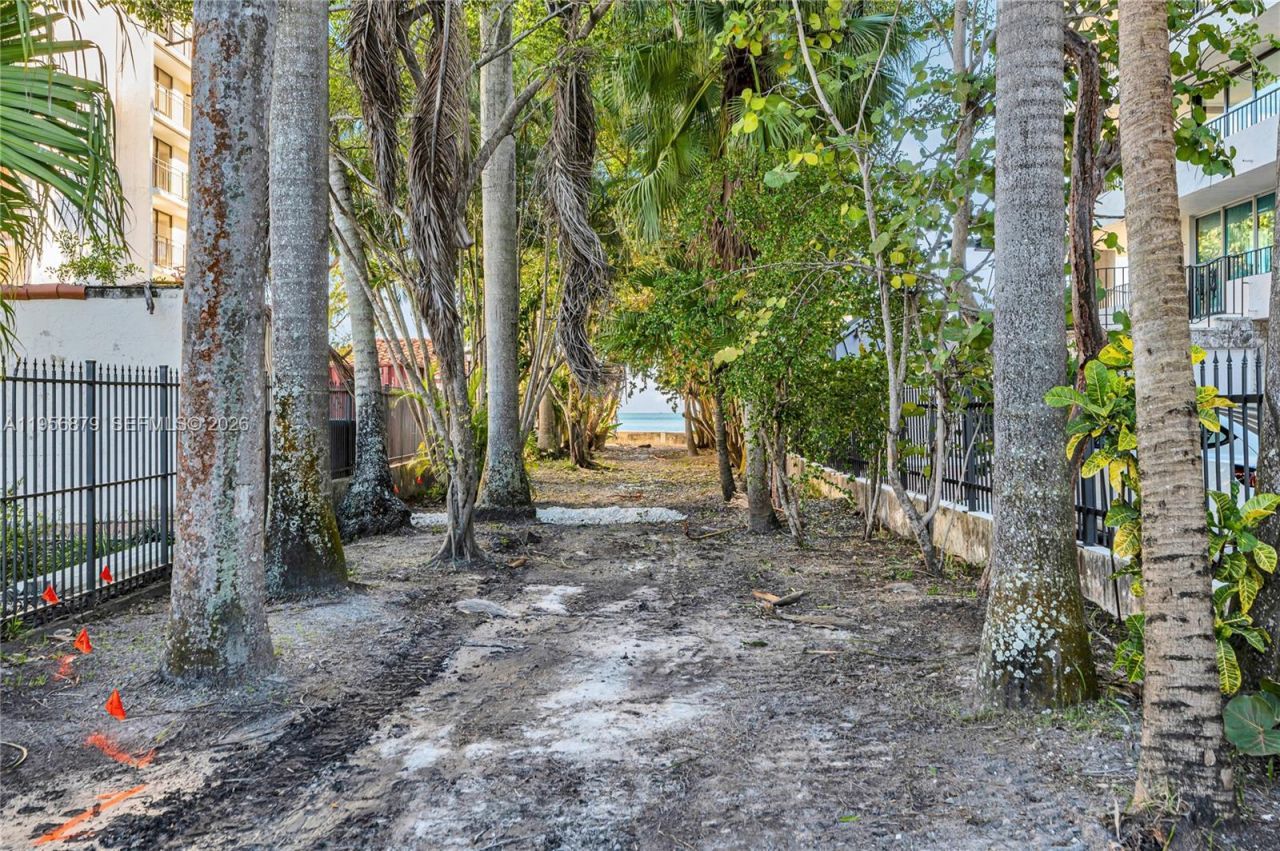 3535 W Glencoe St, Miami, FL 33133 Photo