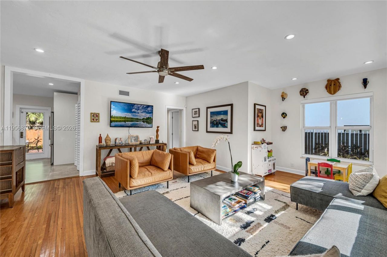 3535 W Glencoe St, Miami, FL 33133 Photo