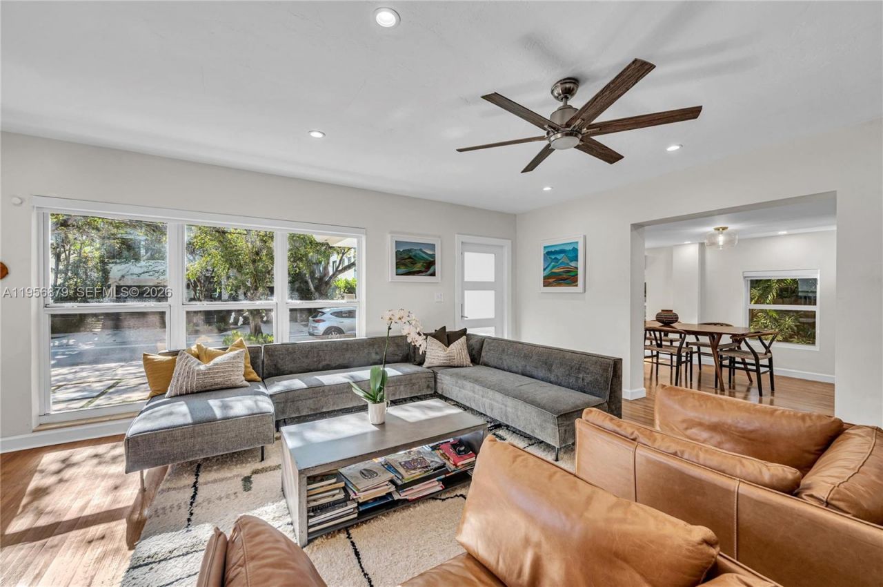 3535 W Glencoe St, Miami, FL 33133 Photo