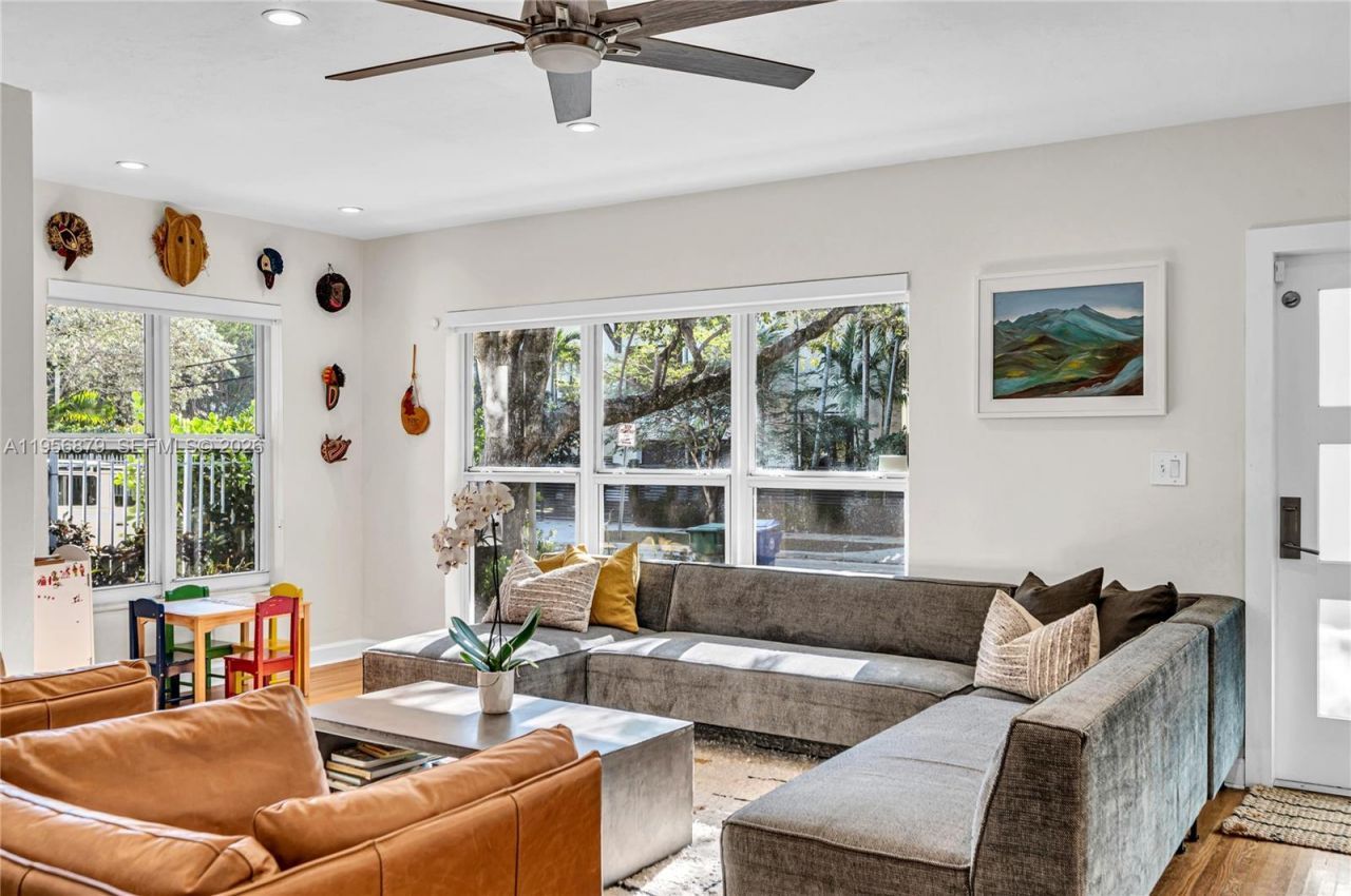 3535 W Glencoe St, Miami, FL 33133 Photo