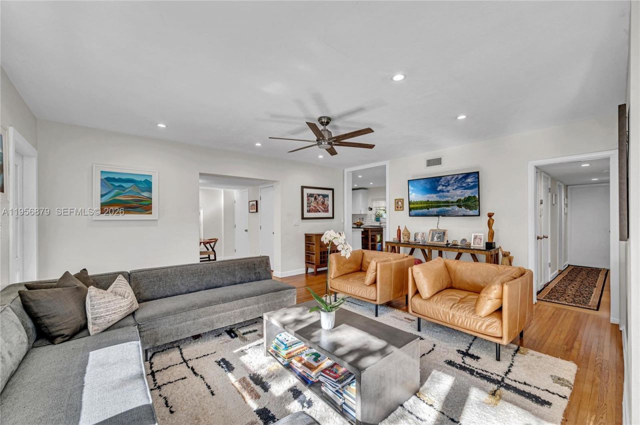 3535 W Glencoe St, Miami, FL 33133 Photo