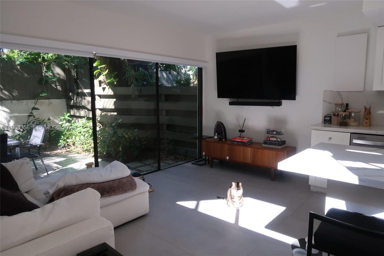 3034 SW 27th Ave, Unit 4, Miami, FL 33133 Photo