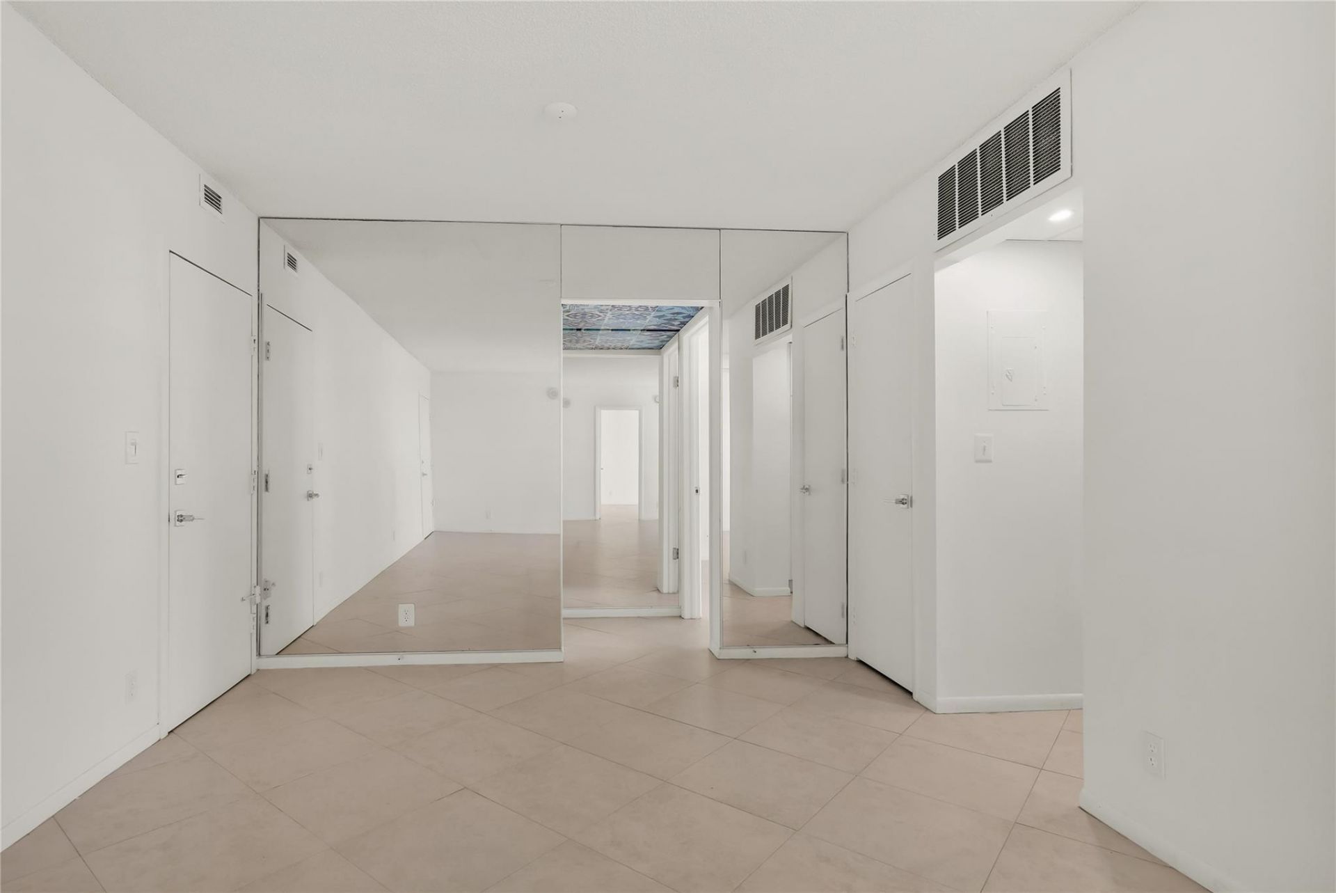 2715 N Ocean Boulevard, Unit 7D, Fort Lauderdale, FL 33308 Photo