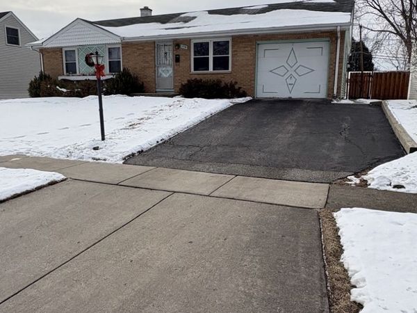 170 Cherrywood Road, Buffalo Grove, IL 60089