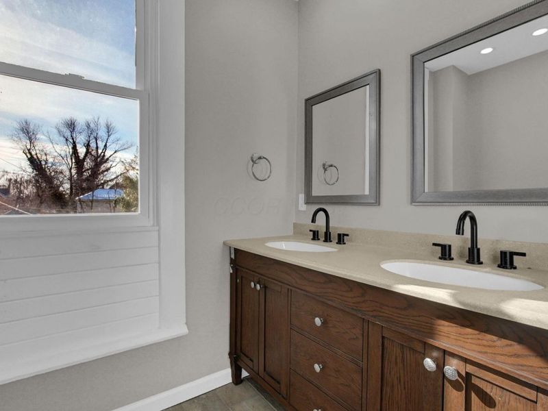 93 W King Avenue, Columbus, OH 43201 Photo 24