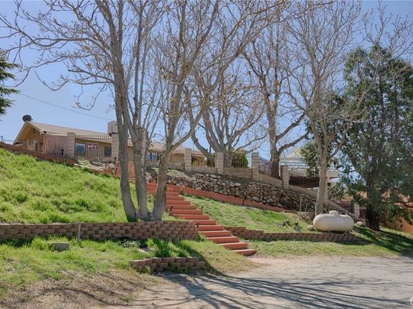 43134 Peek A Boo Road, Lake Hughes, CA 93532