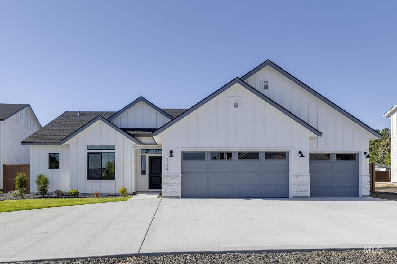 8306 E Bright Angel Dr, Nampa, ID 83687 Main Photo