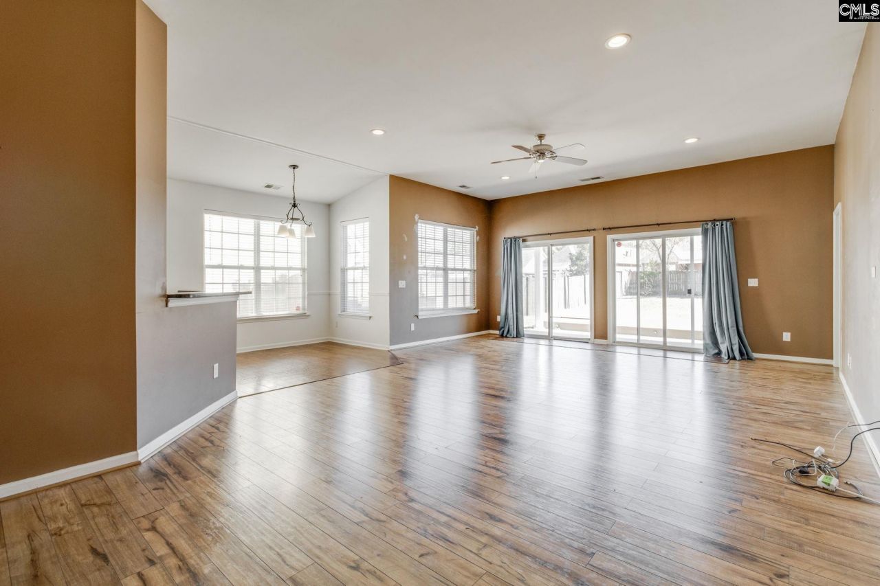 210 Flora Springs Circle Photo 7