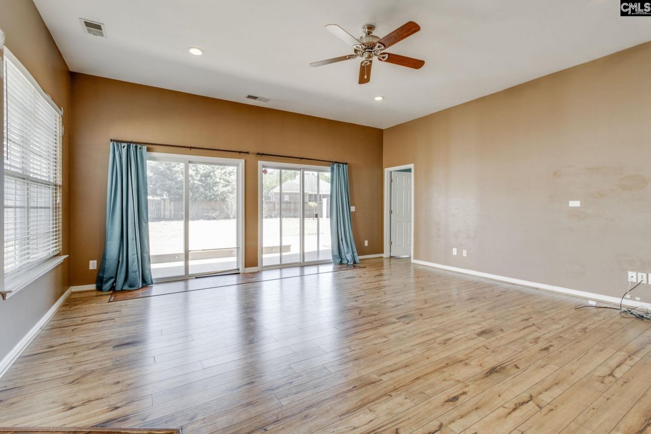 210 Flora Springs Circle Photo 8