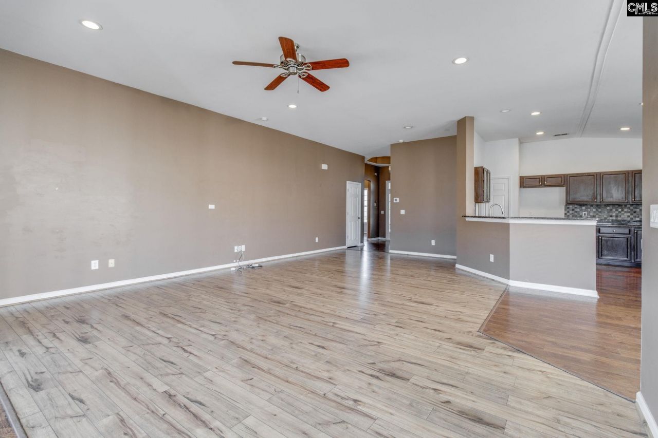 210 Flora Springs Circle Photo 9