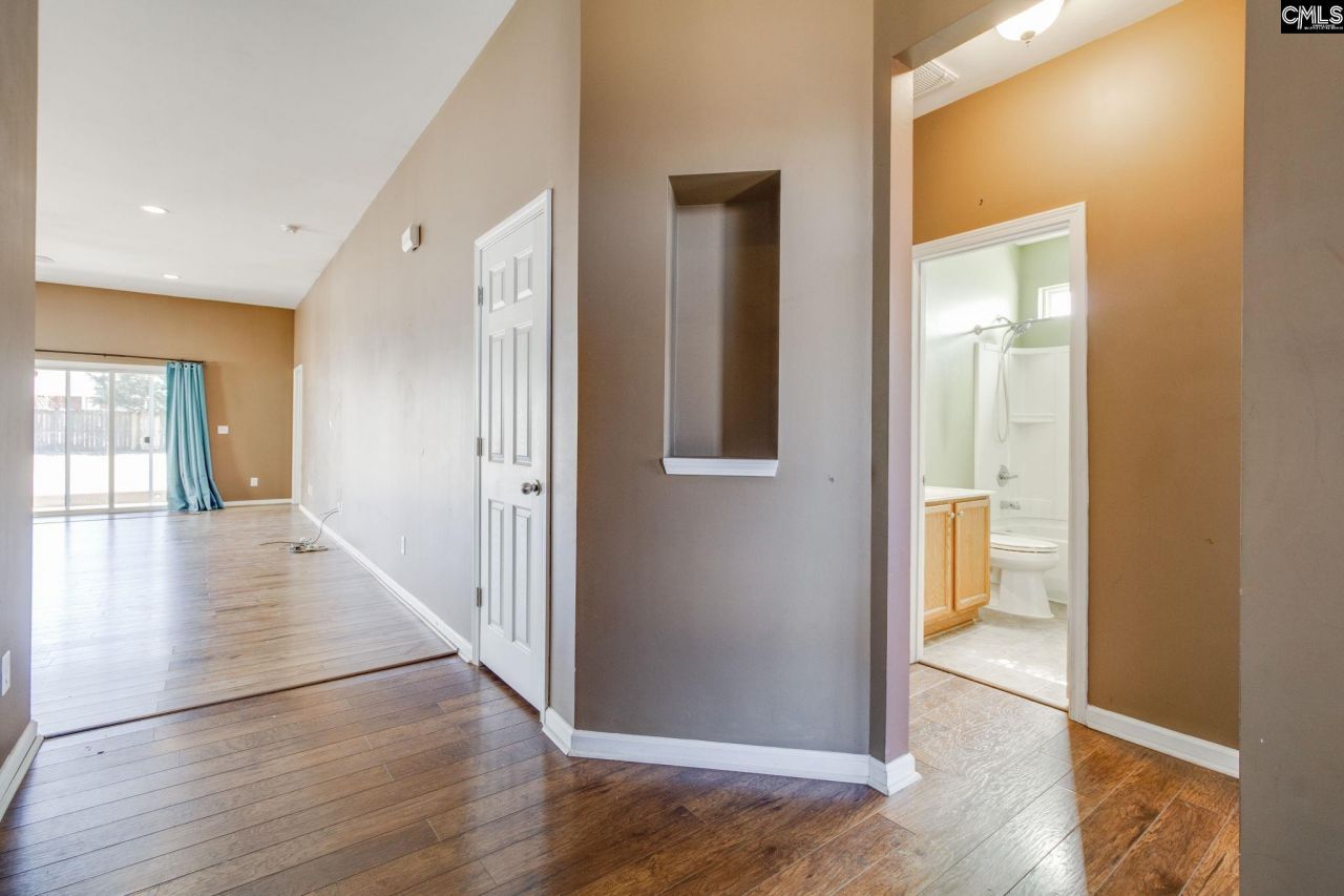 210 Flora Springs Circle Photo 6