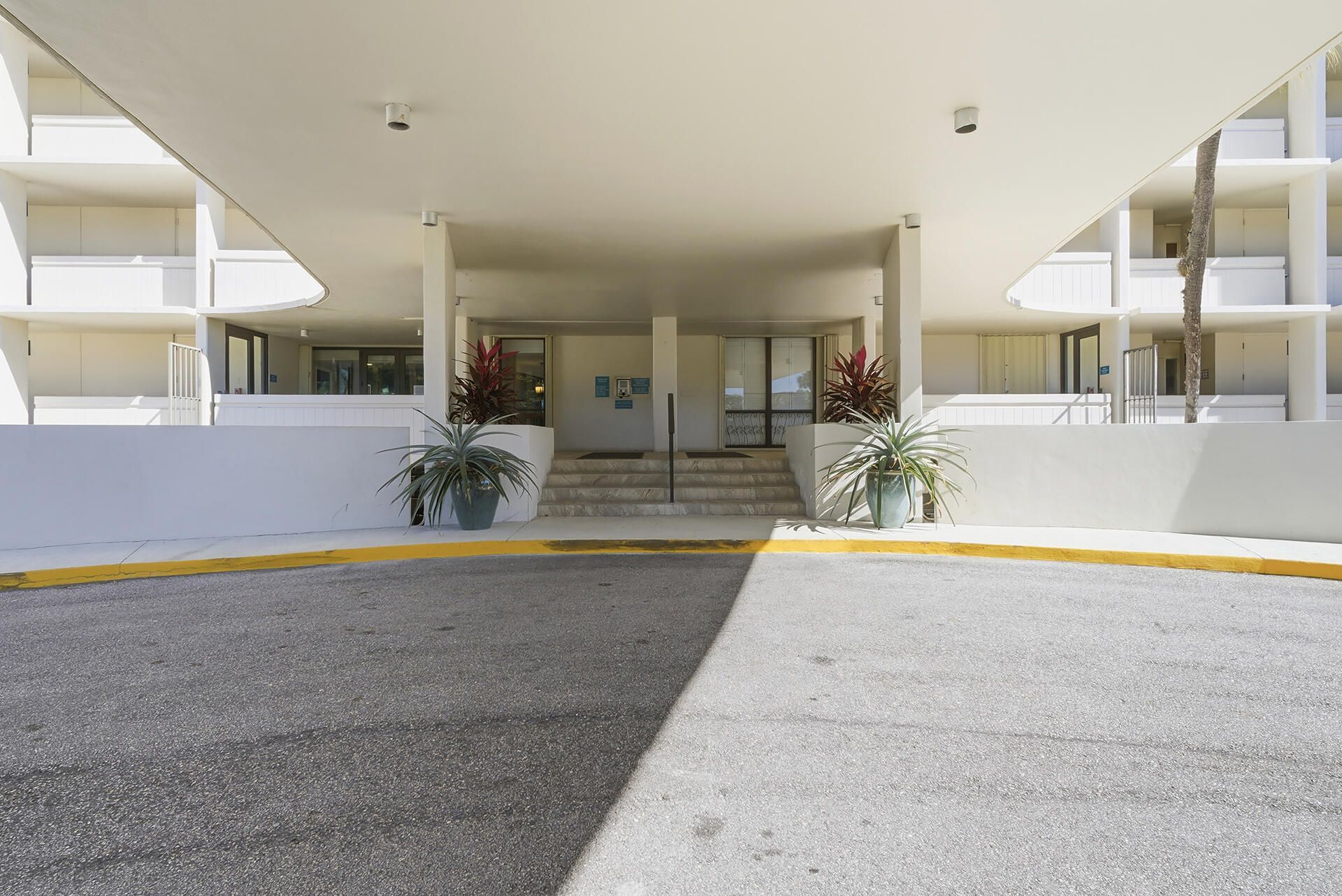 122 Lakeshore Drive, Unit 433, North Palm Beach, FL 33408 Photo