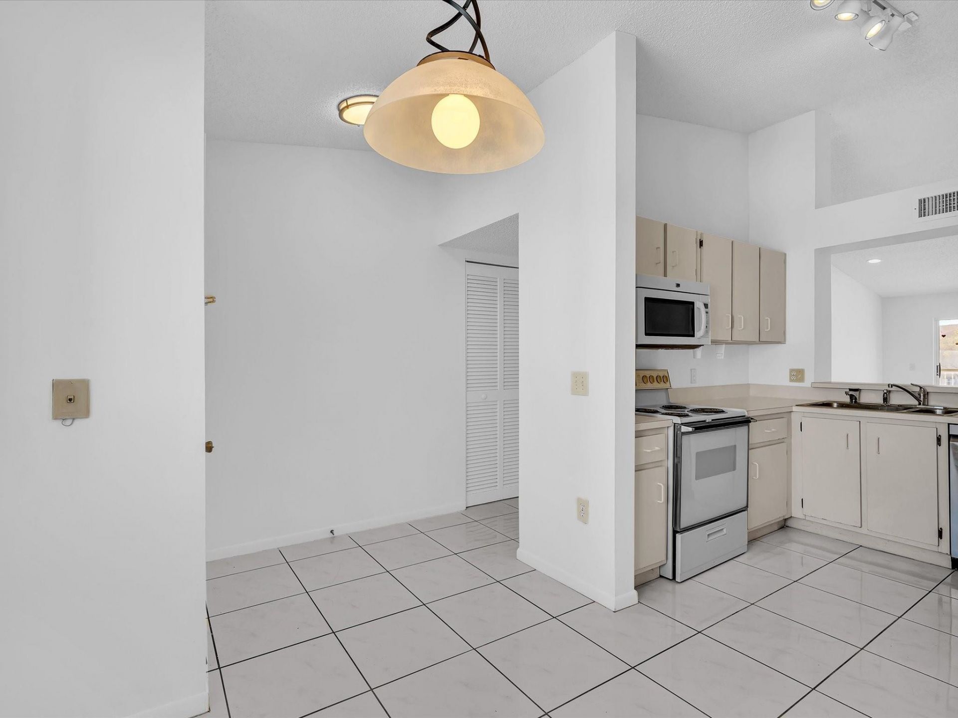 7663 Trent Drive, Unit 216, Tamarac, FL 33321 Photo