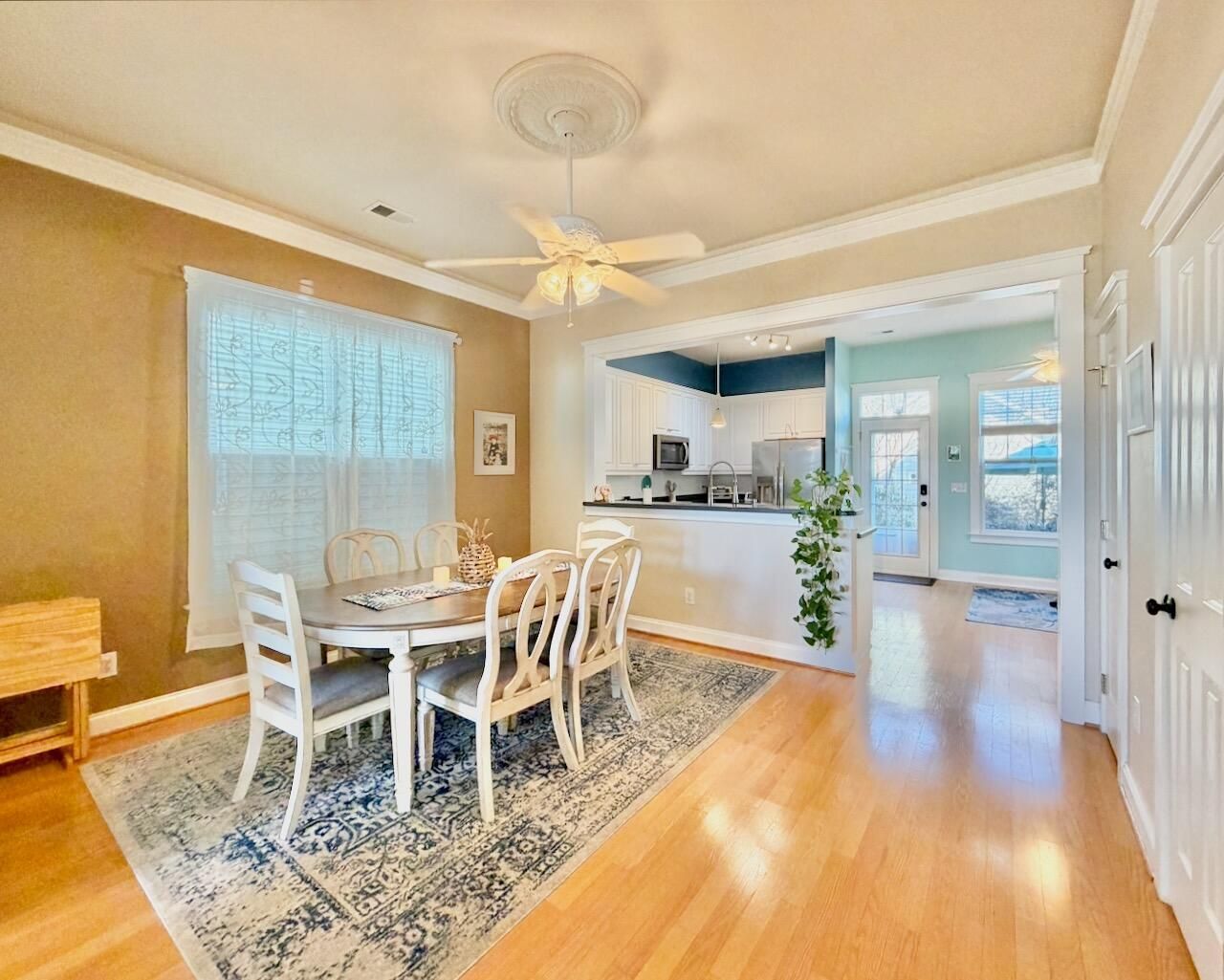 105 Hyacinth Street Photo 10