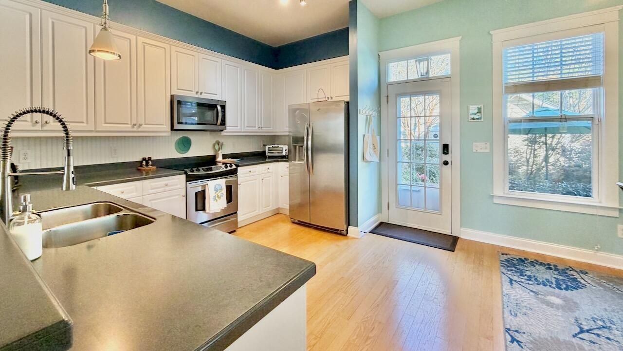 105 Hyacinth Street Photo 12