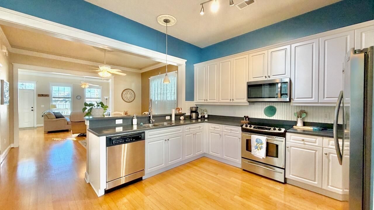 105 Hyacinth Street Photo 13