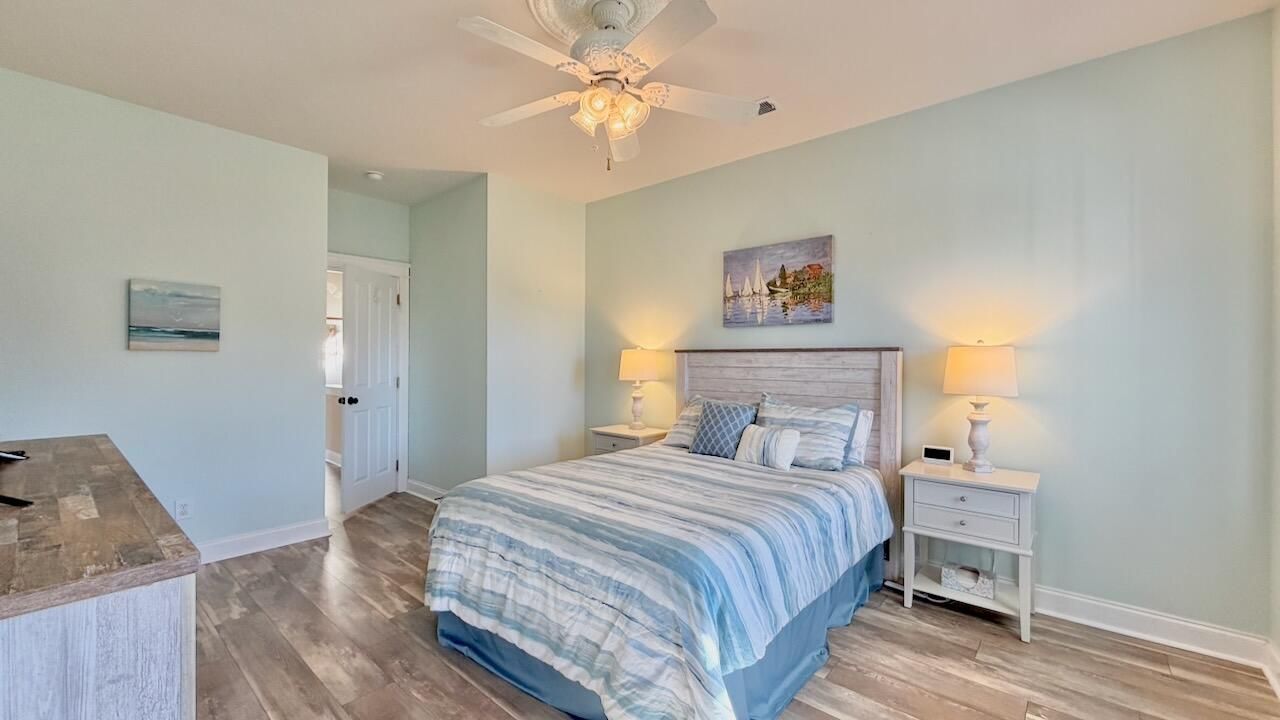 105 Hyacinth Street Photo 17