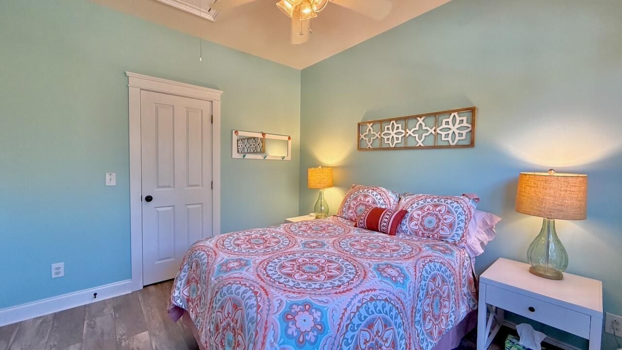 105 Hyacinth Street Photo 23