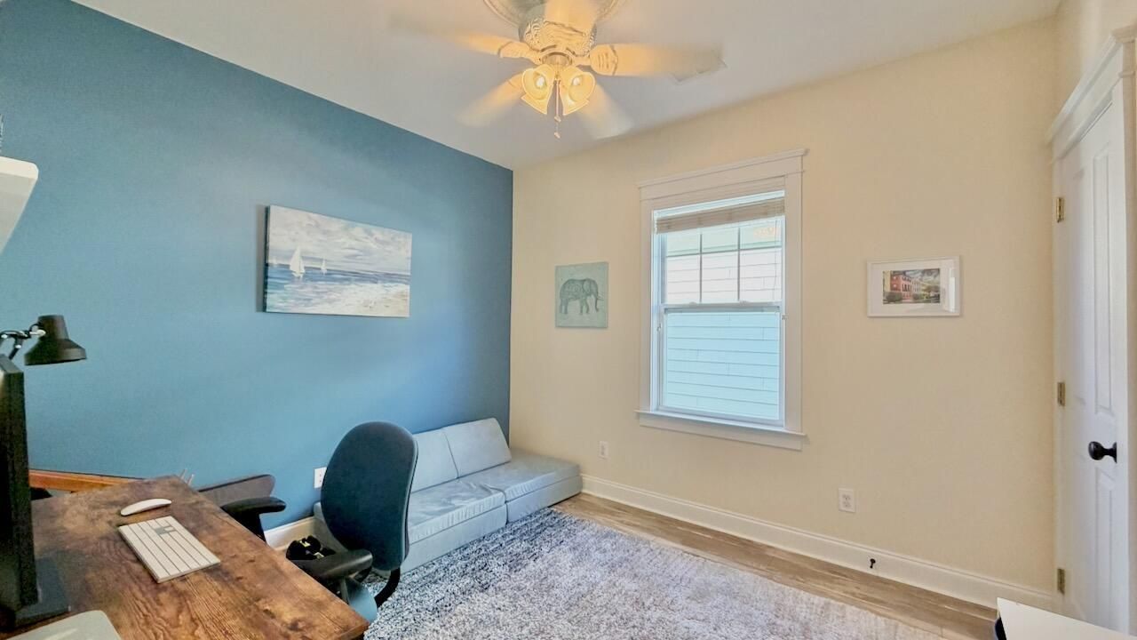 105 Hyacinth Street Photo 24