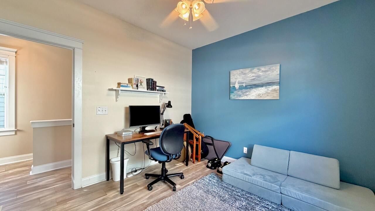 105 Hyacinth Street Photo 25