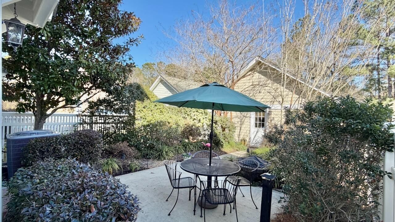 105 Hyacinth Street Photo 3