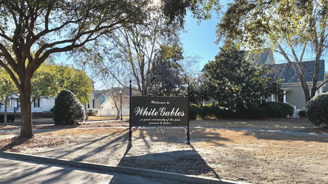 105 Hyacinth Street Photo 32