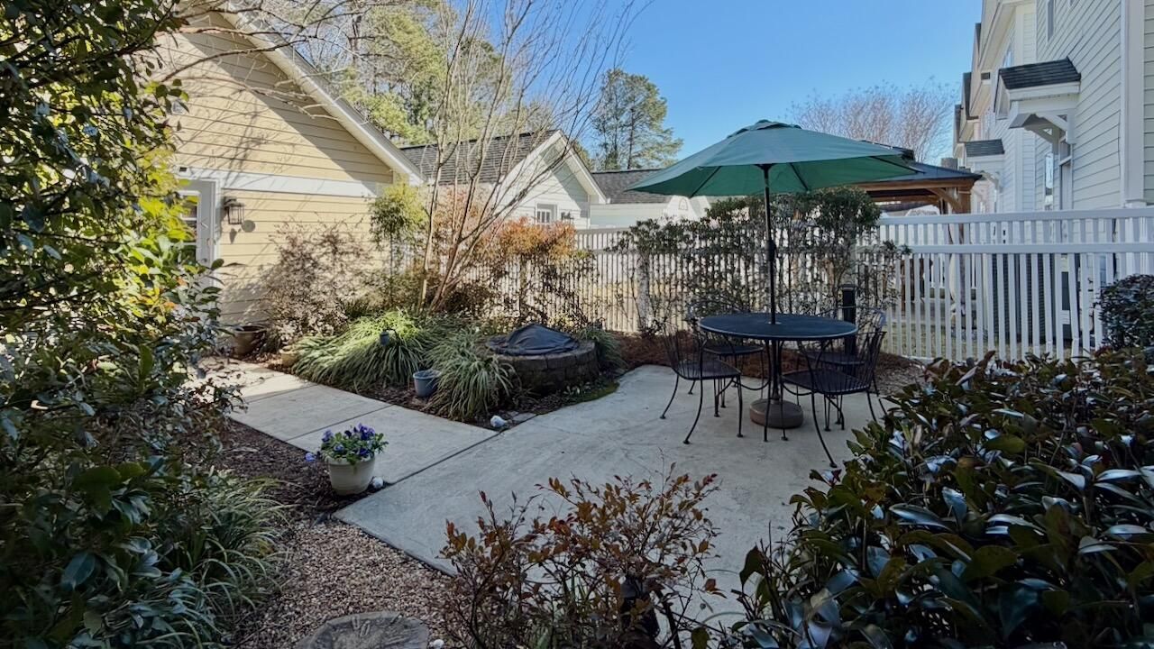 105 Hyacinth Street Photo 4