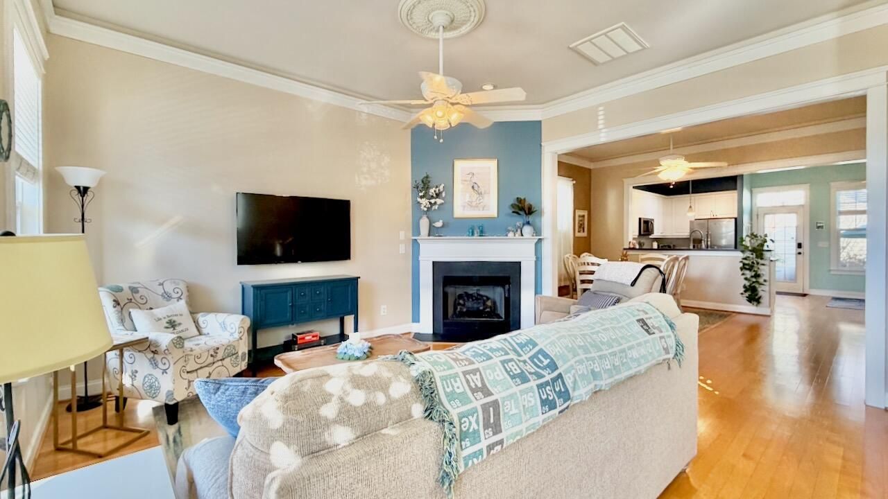 105 Hyacinth Street Photo 7