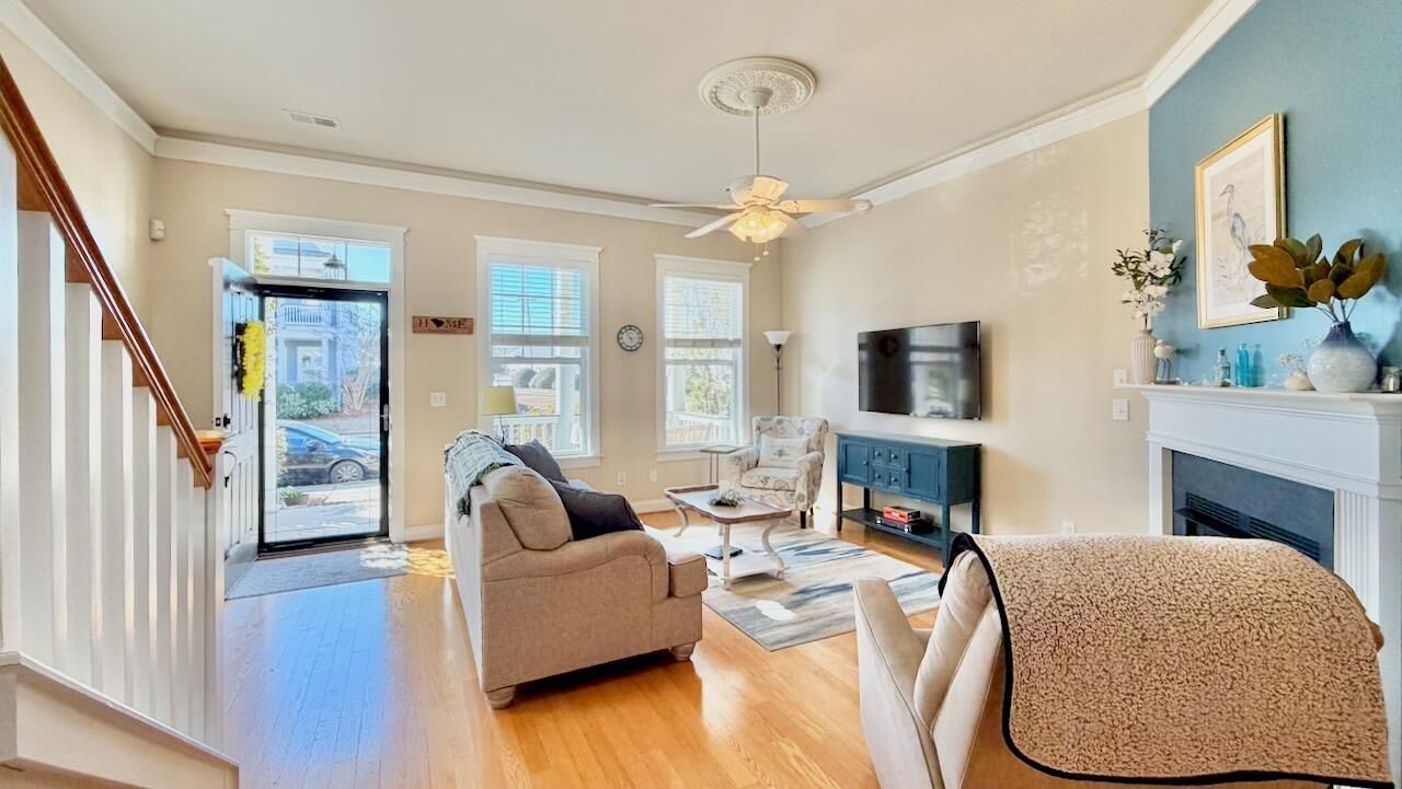 105 Hyacinth Street Photo 8