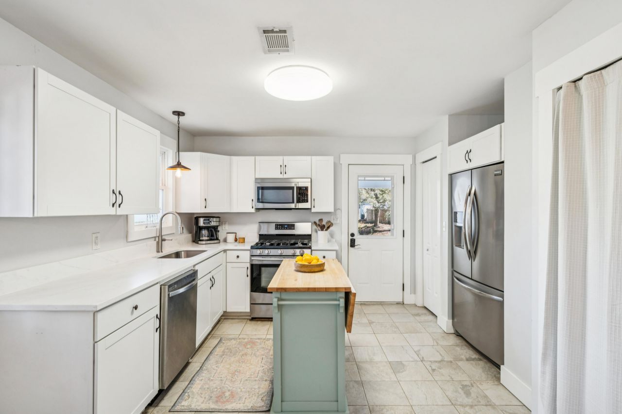 227 Stinson Drive Photo 10