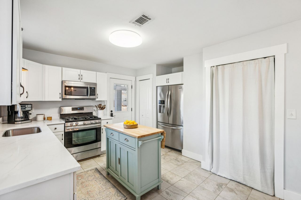 227 Stinson Drive Photo 11