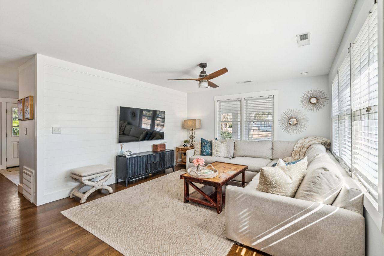 227 Stinson Drive Photo 2