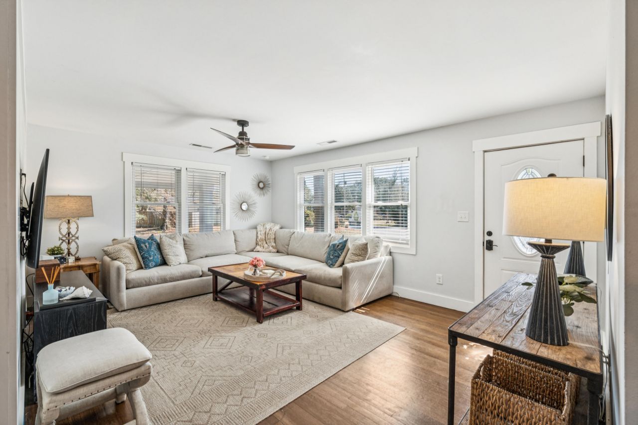 227 Stinson Drive Photo 3