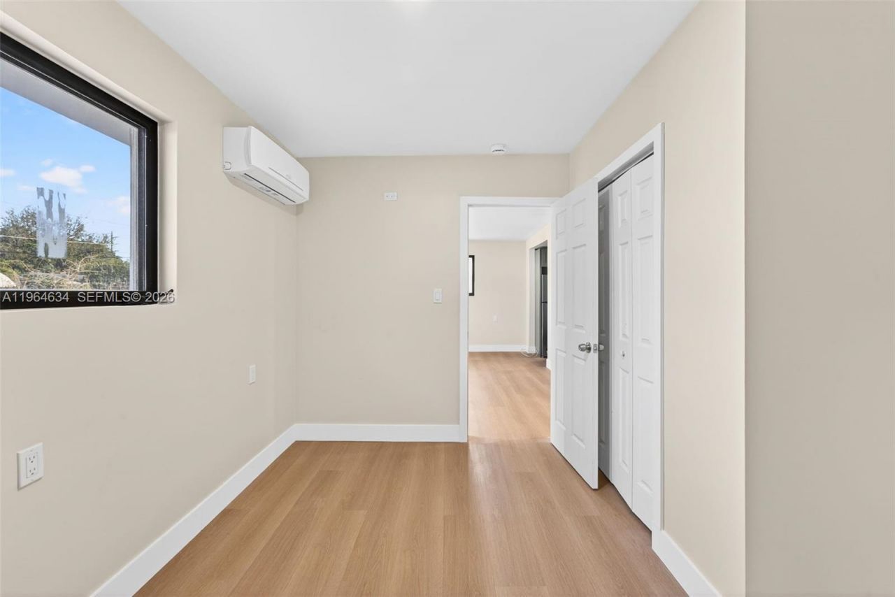 555 NW 94th St, Unit Front, Miami, FL 33150 Photo