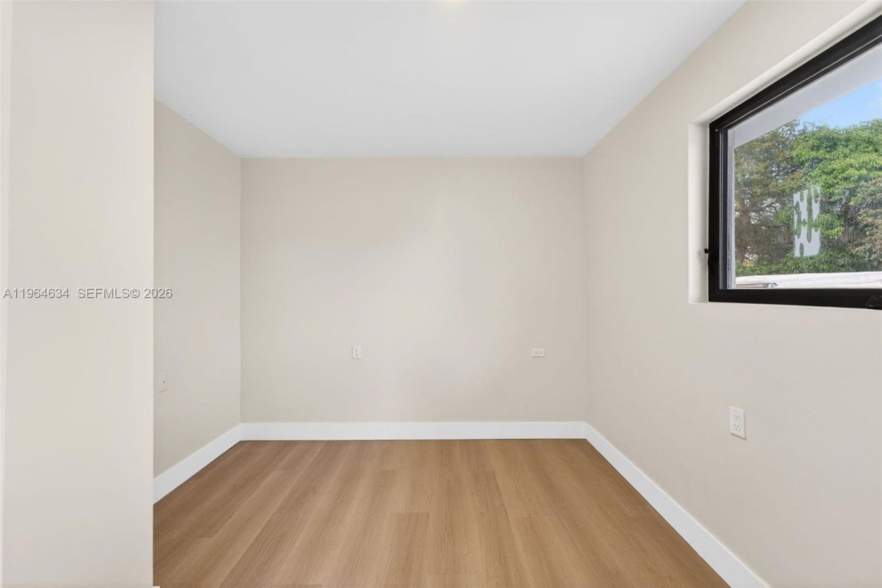 555 NW 94th St, Unit Front, Miami, FL 33150 Photo