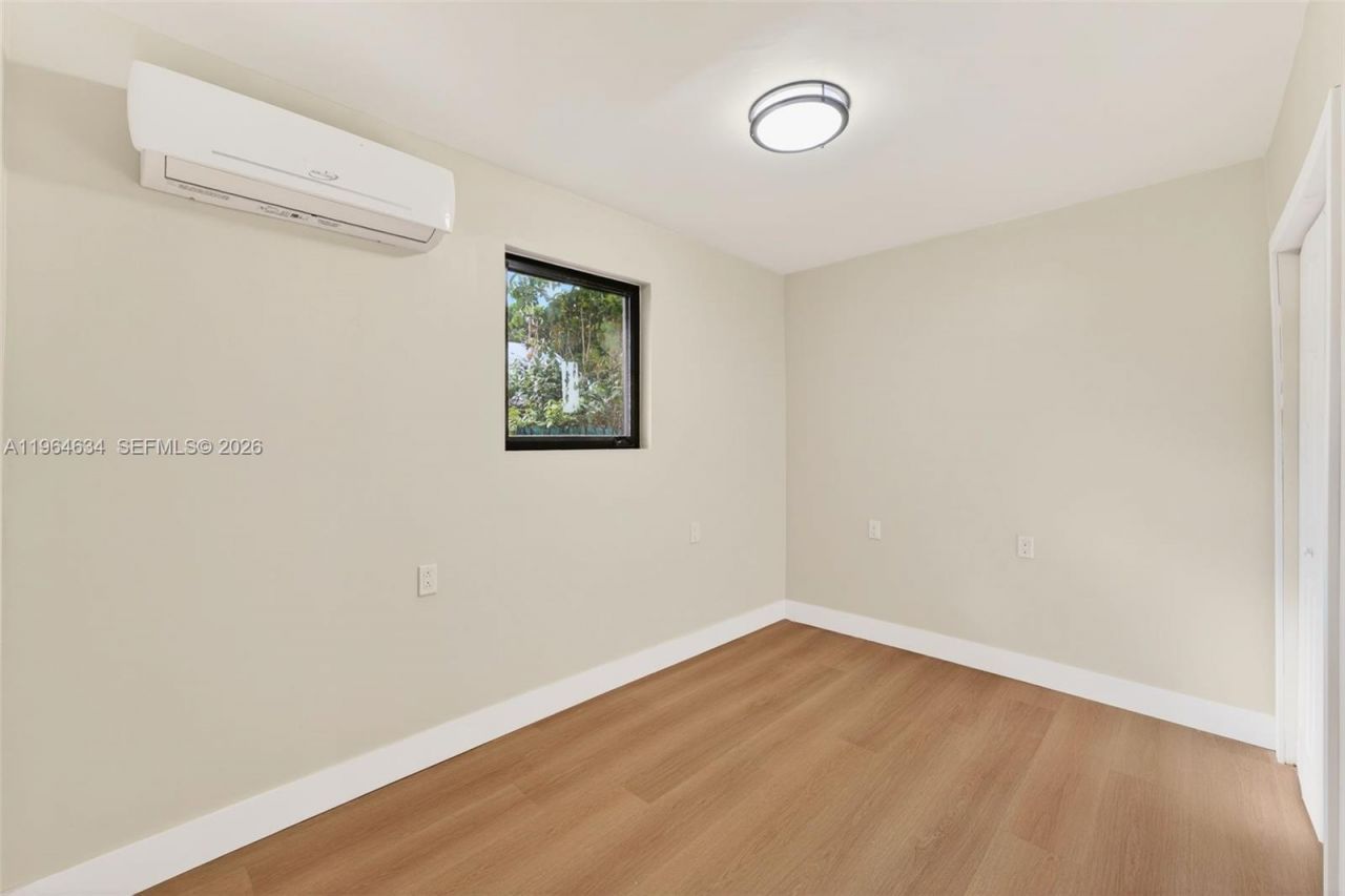 555 NW 94th St, Unit Front, Miami, FL 33150 Photo