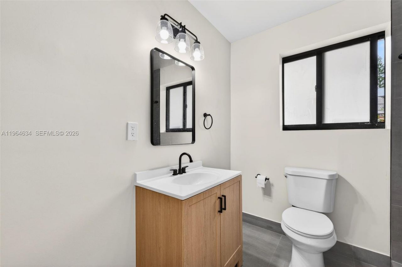 555 NW 94th St, Unit Front, Miami, FL 33150 Photo