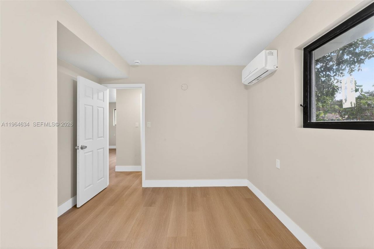 555 NW 94th St, Unit Front, Miami, FL 33150 Photo