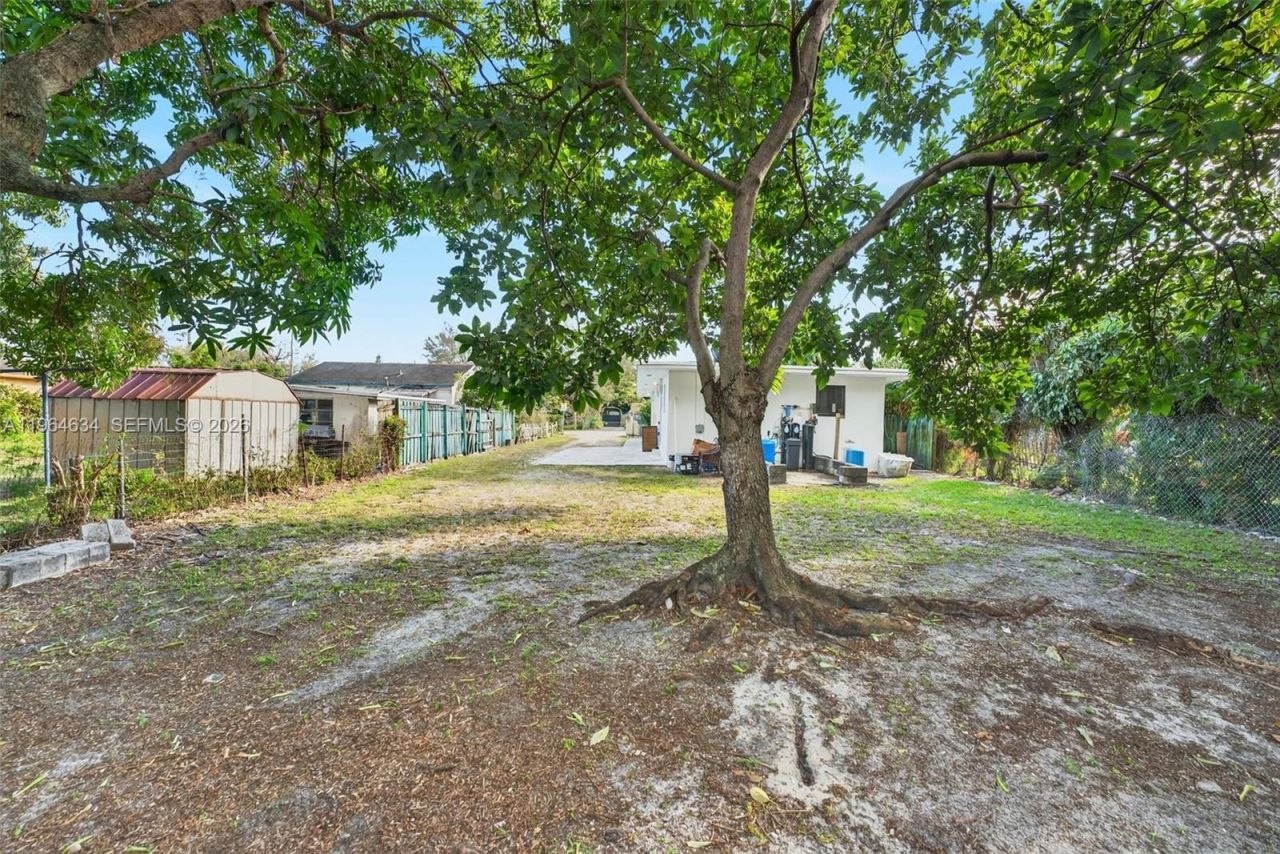 555 NW 94th St, Unit Front, Miami, FL 33150 Photo