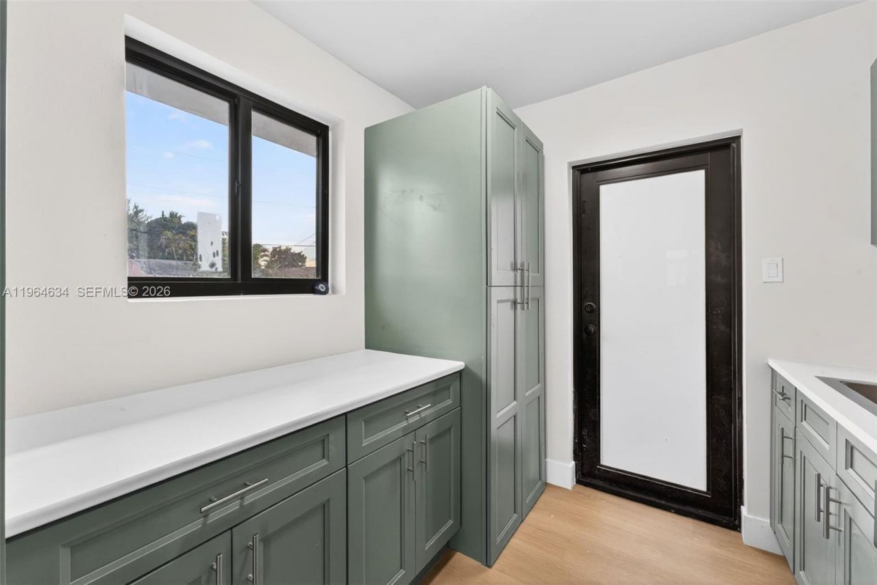 555 NW 94th St, Unit Front, Miami, FL 33150 Photo