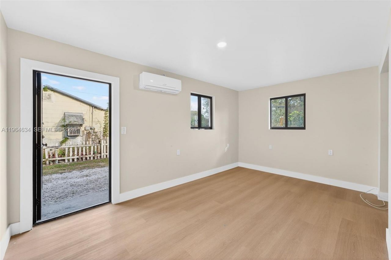 555 NW 94th St, Unit Front, Miami, FL 33150 Photo