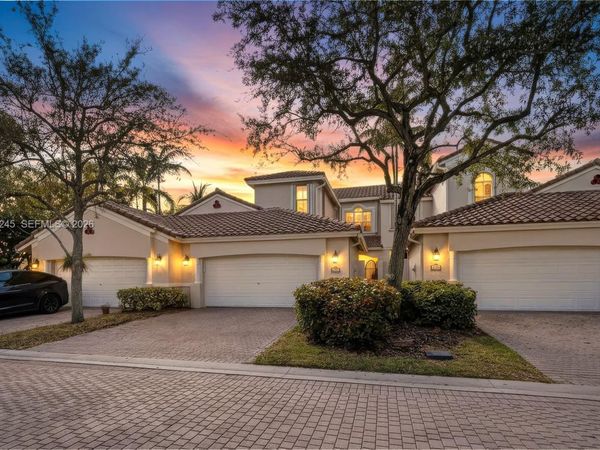 1366 W Harbor Vw W , Hollywood, FL 33019