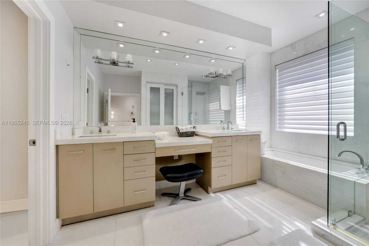 1366 W Harbor Vw W , Hollywood, FL 33019 Photo