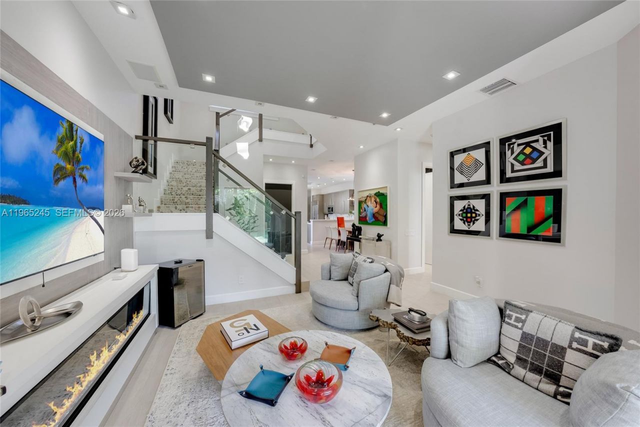 1366 W Harbor Vw W , Hollywood, FL 33019 Photo