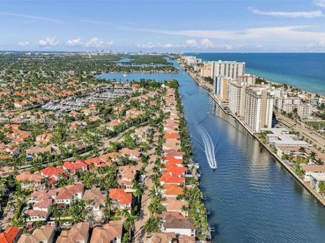 1366 W Harbor Vw W , Hollywood, FL 33019 Photo