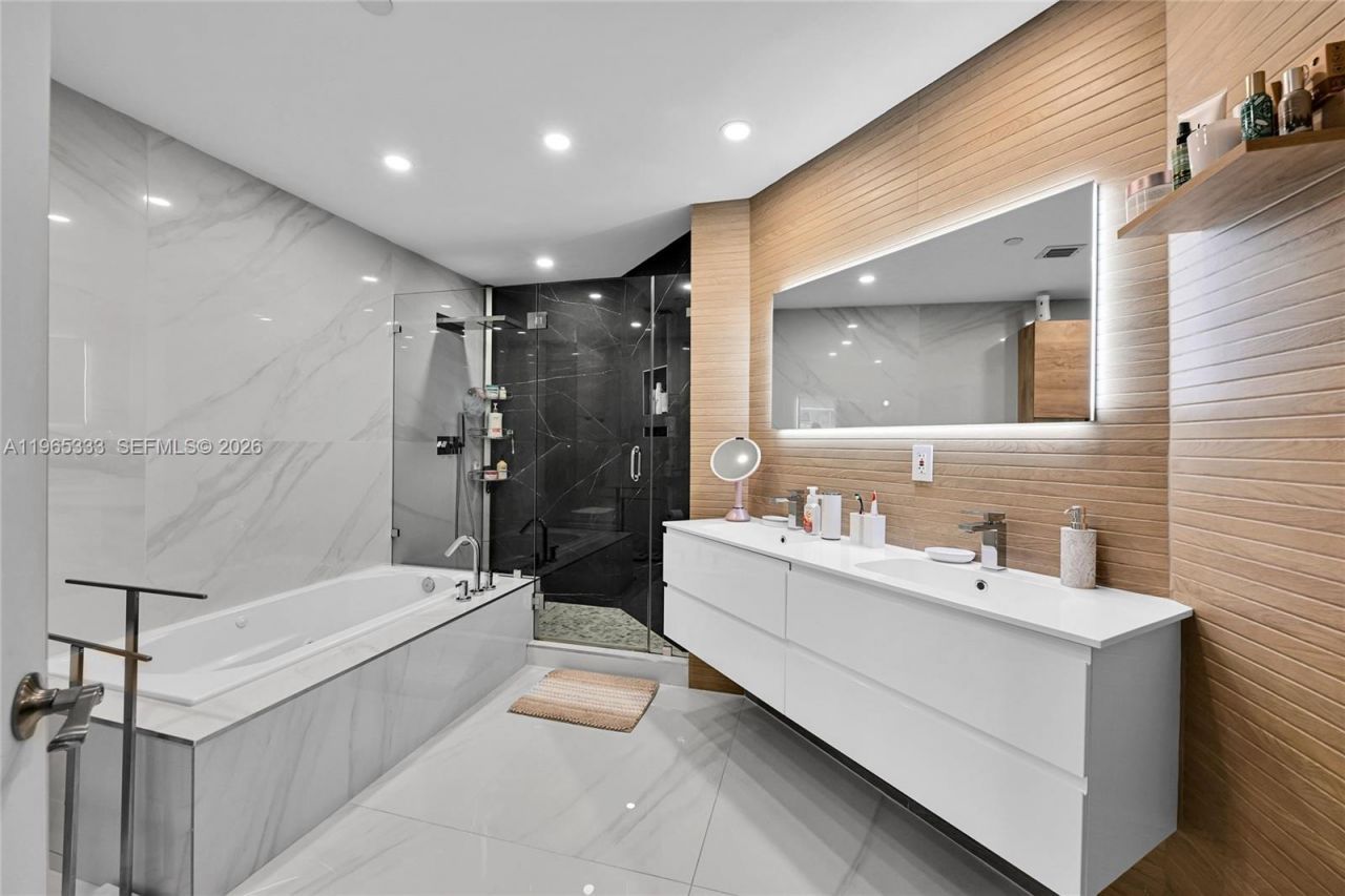 3131 NE 188th St, Unit 2-1107, Aventura, FL 33180 Photo