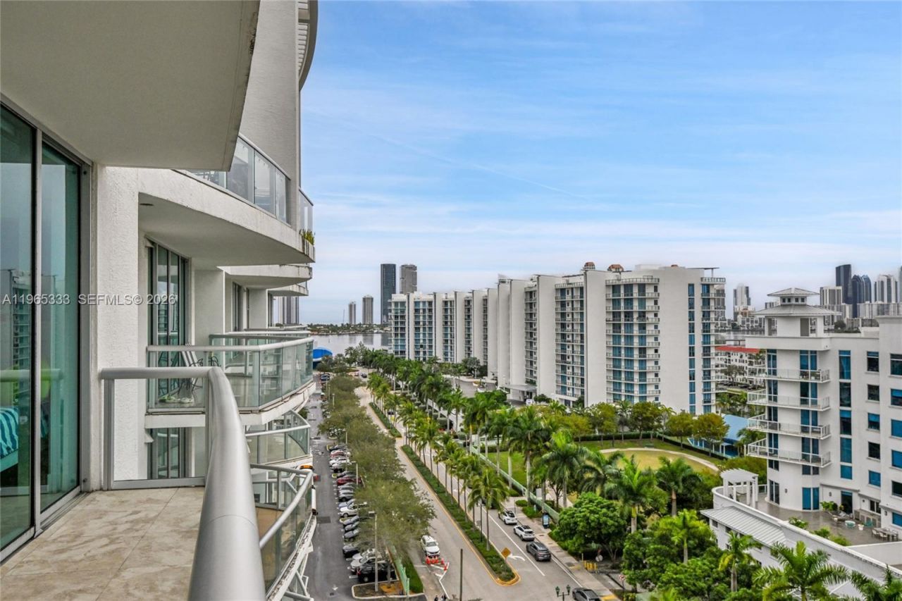 3131 NE 188th St, Unit 2-1107, Aventura, FL 33180 Photo