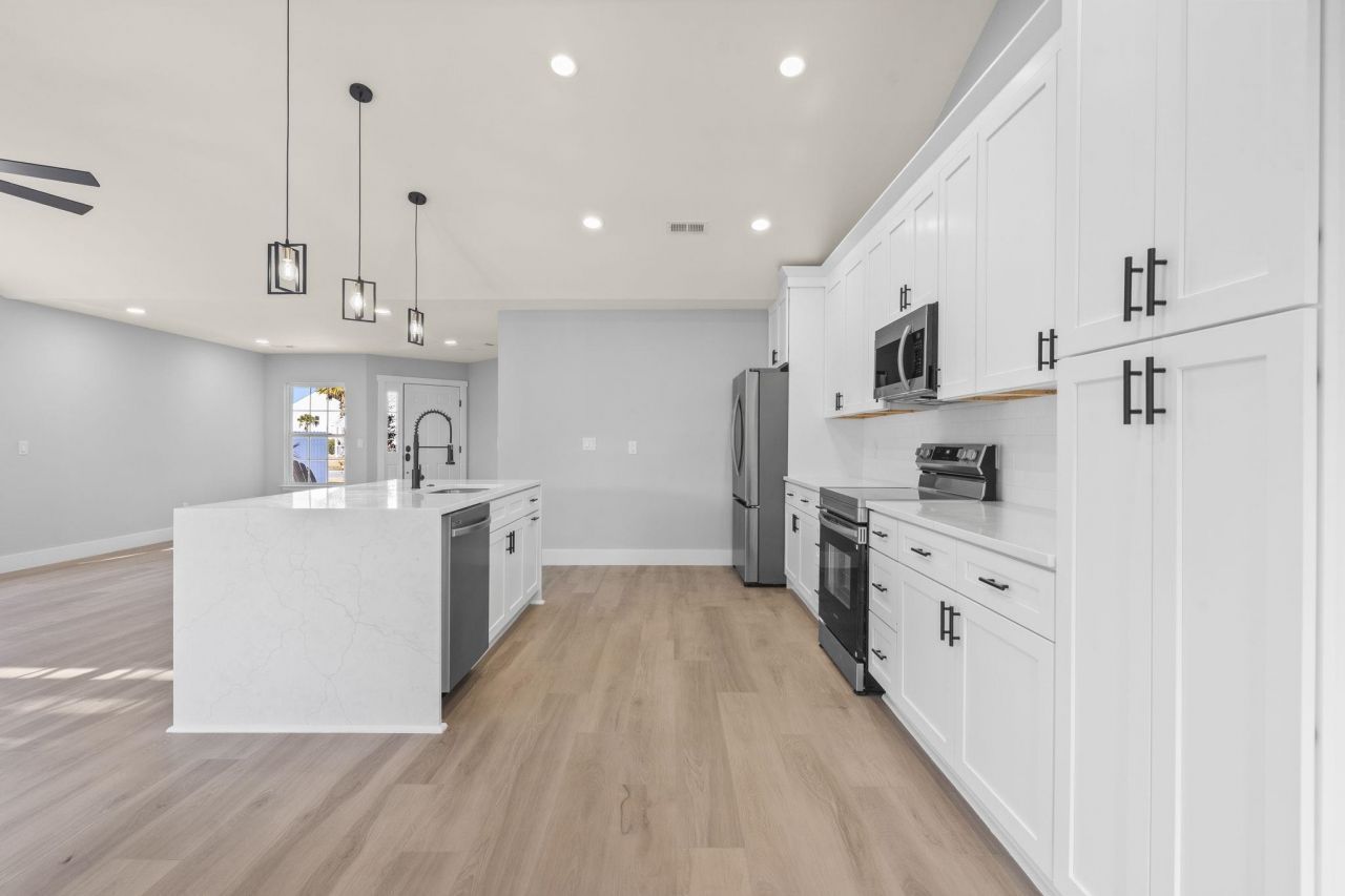 653 Kindred Dr. Photo 12