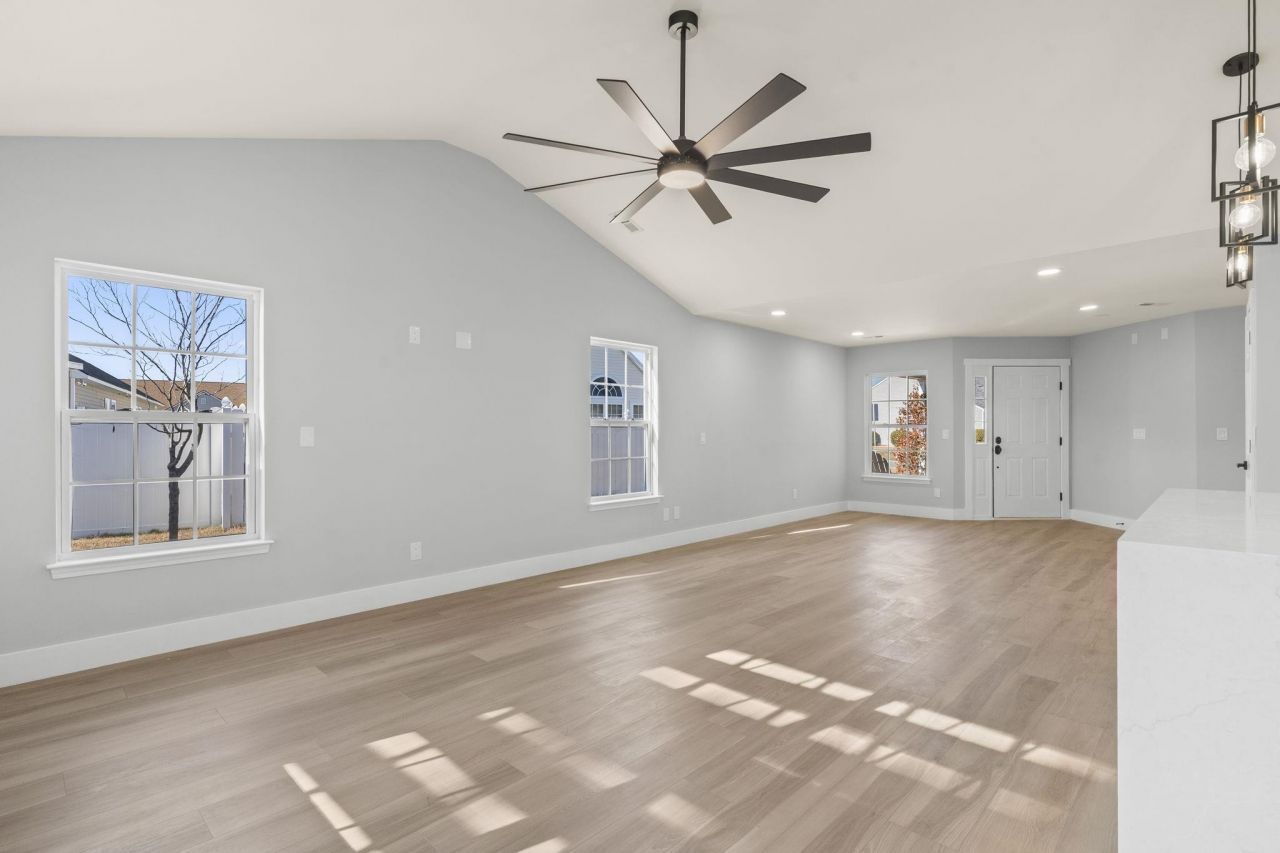 653 Kindred Dr.  Photo 15