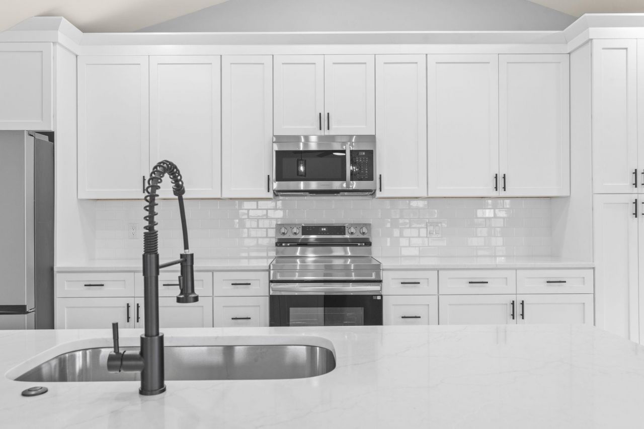 653 Kindred Dr.  Photo 16